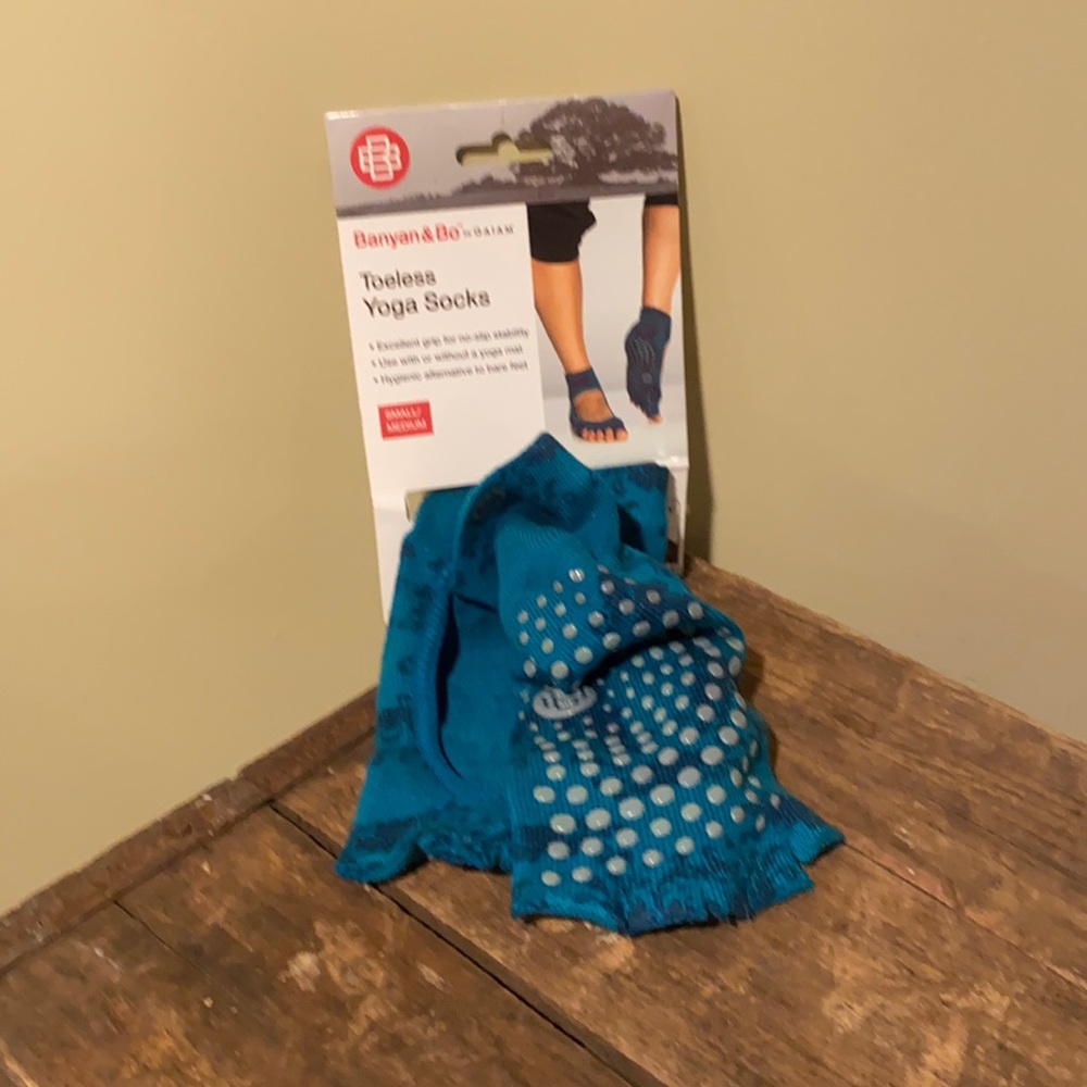 NWT, new in package, Gaiam, Banyan & Bo, Toeless Yoga Socks, size S/M